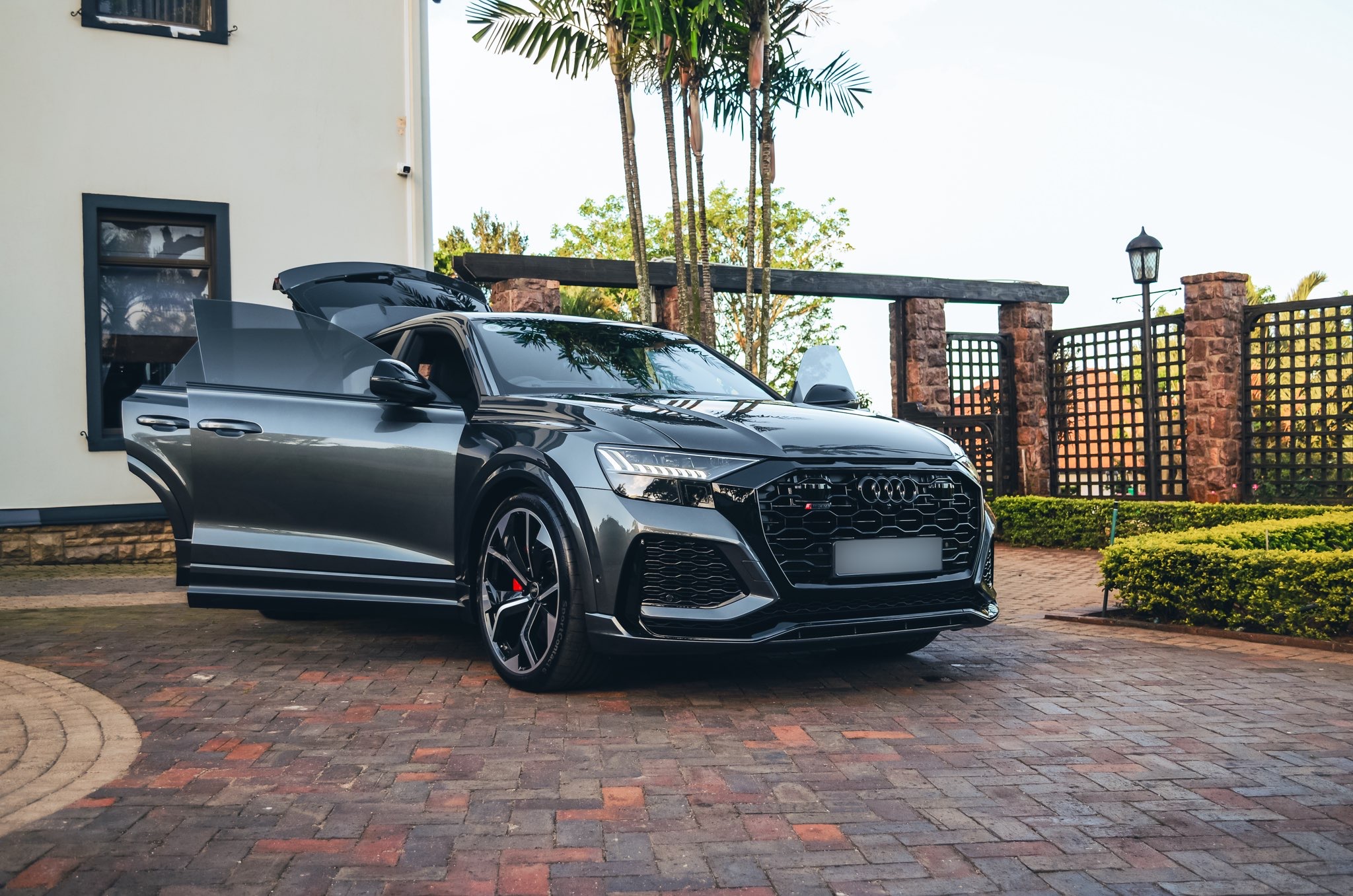 Audi RSQ8 front